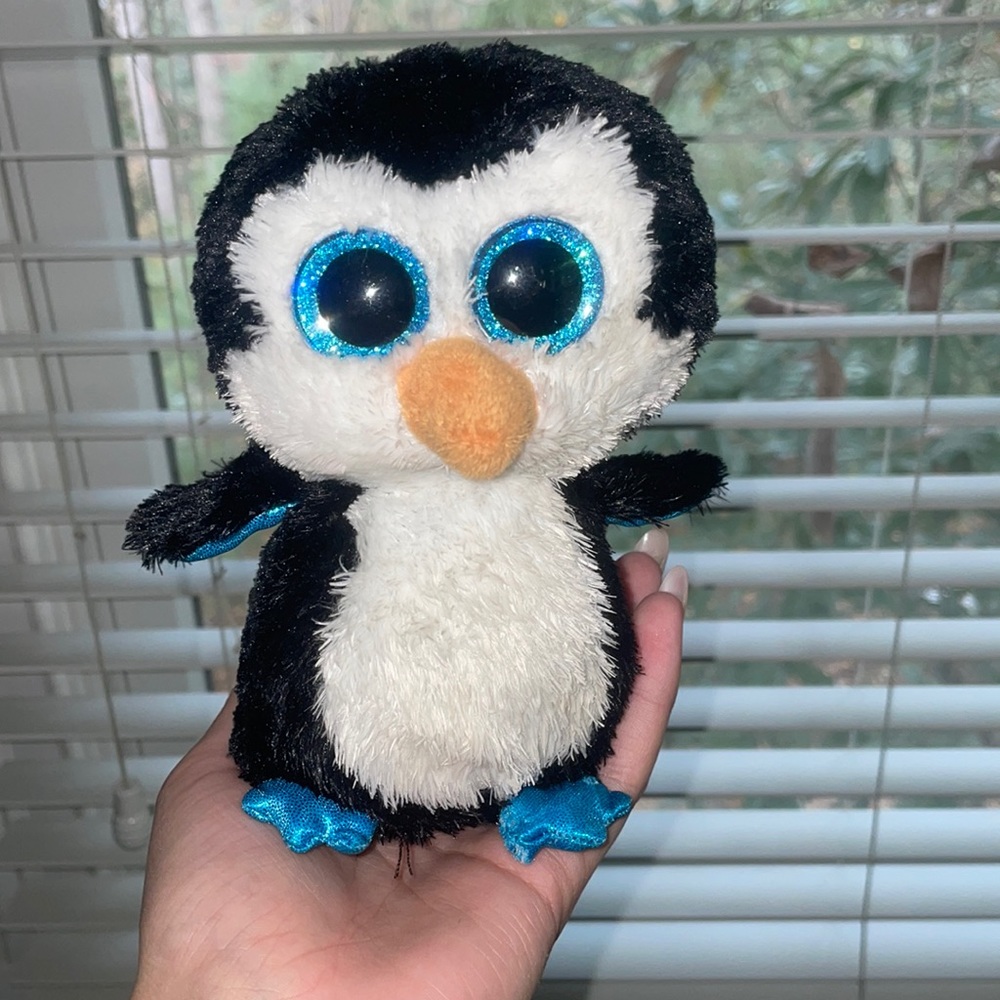 Glitter version Waddles, this is a small sized beanie boo in good condition